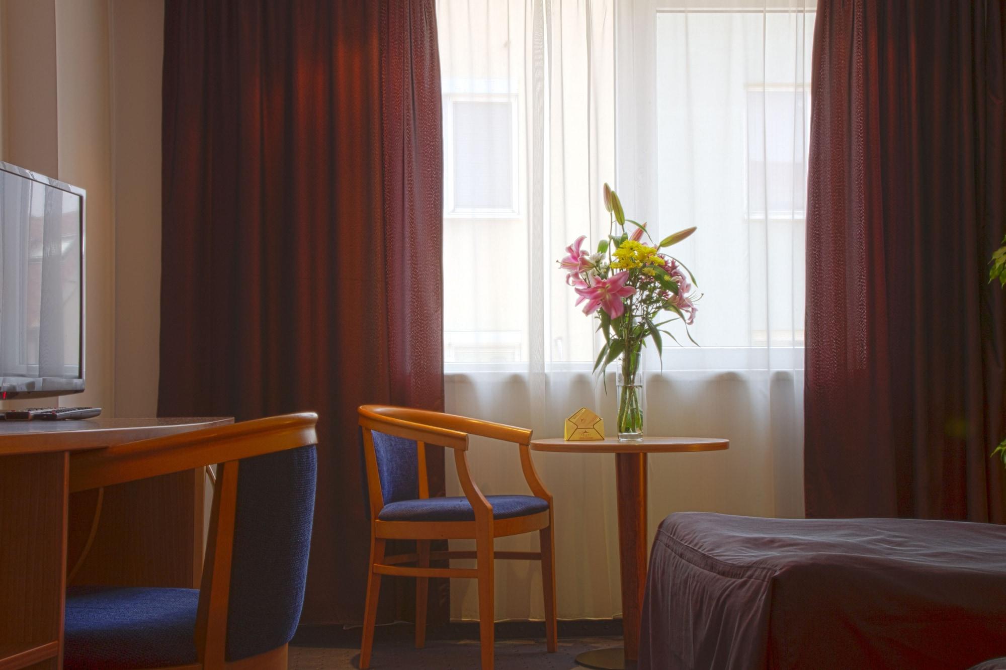 Triada Hotel София Экстерьер фото