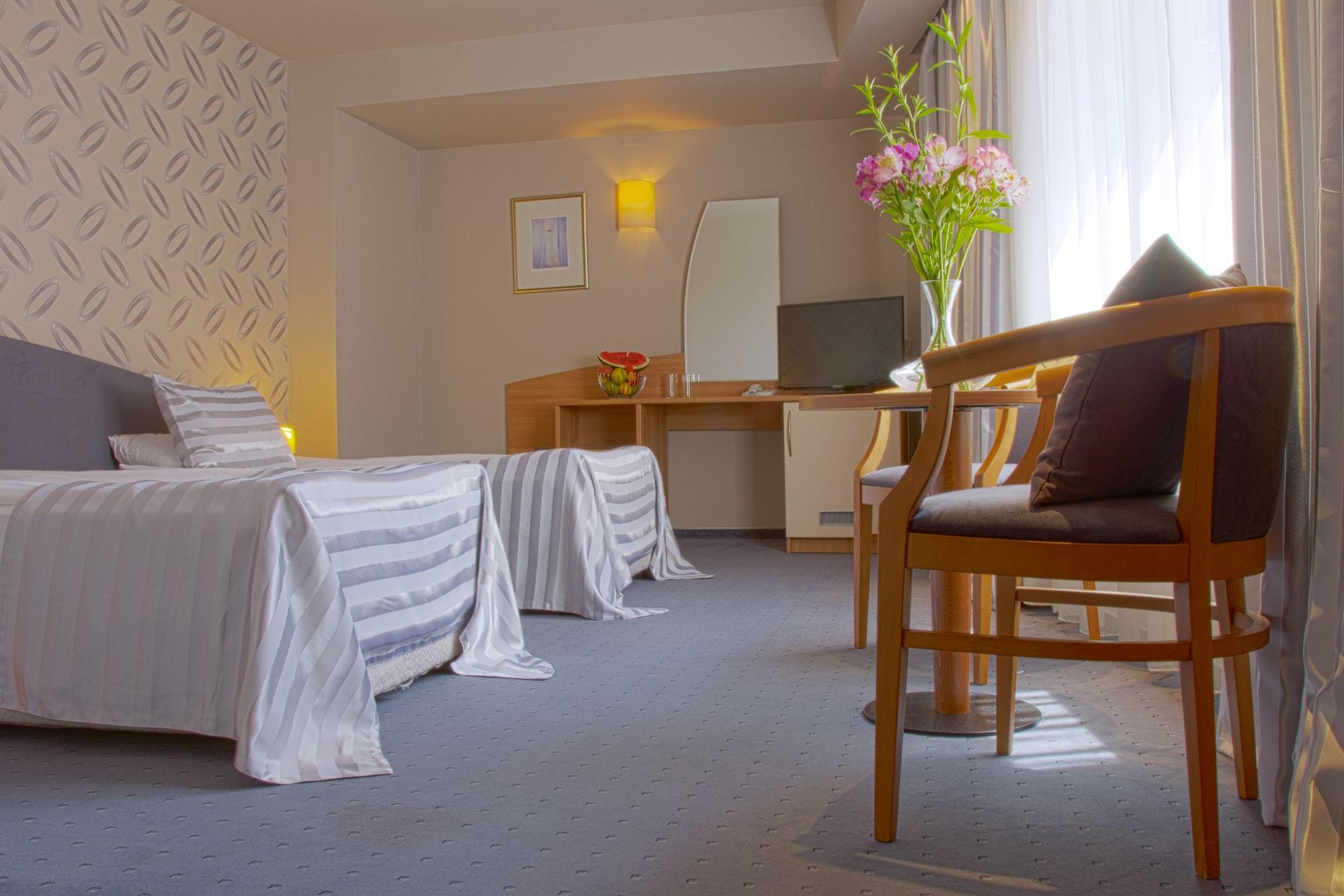 Triada Hotel София Экстерьер фото