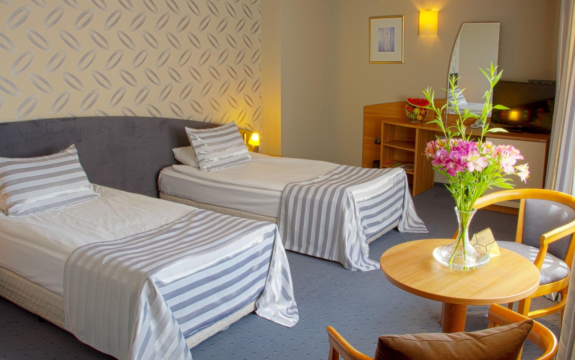 Triada Hotel София Экстерьер фото