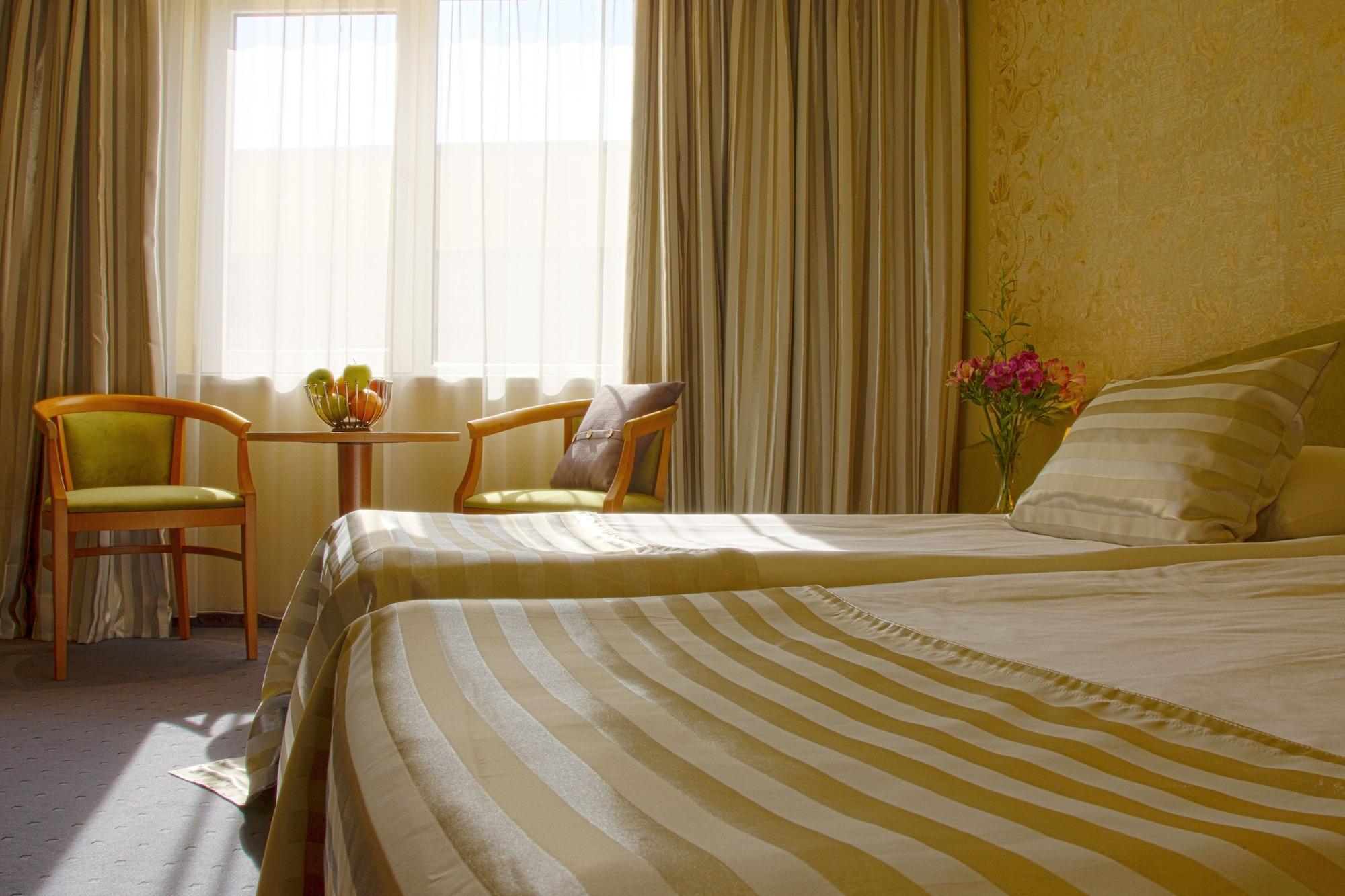Triada Hotel София Экстерьер фото
